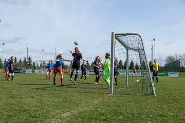 Bild 15 - C-Juniorinnen SV Steinhorst/Labenz - TSV Friedrichsberg-Busdorf : Ergebnis: 5:0